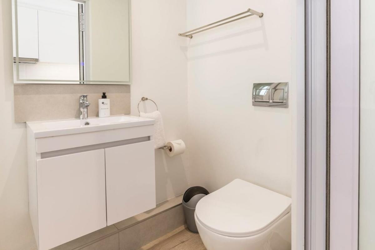 Woodstock 2 Bedroom Aptmts On Views Parking