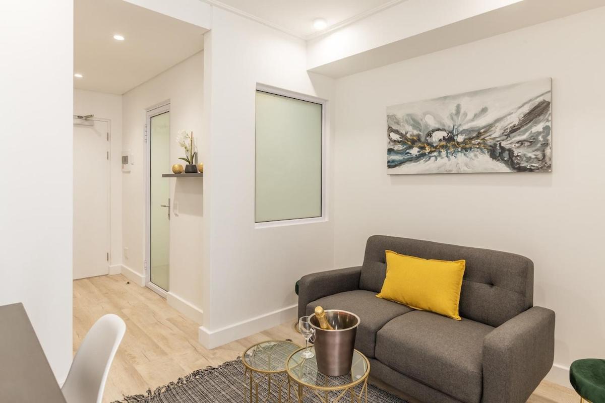 Woodstock 2 Bedroom Aptmts On Views Parking *